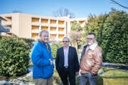 Freuen sich über das Abstimmungsergebnis: Tobias Käch (CVP), Franz Räber (FDP) und Markus Schumacher (SVP) vom Komitee Pro Herschwand. (Bild: Roger Grütter (Emmen, 4. März 2018))