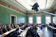 Der Grosse Gemeinderat in Zug soll künftig ohne Papier arbeiten. (Bild: Stefan Kaiser / Neue ZZ)