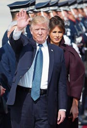 US-Präsident Donald Trump und Gattin Melania bei ihrer gestrigen Ankunft in Südkorea. (Bild: EPA ()