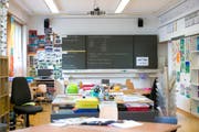 Symbolbild: Mit einem Schnupperprojekt versuchen die Hochschulen Zug und Zürich den Anteil männlicher Lehrpersonen zu erhöhen. (Bild: Maria Schmid / Neue ZZ)