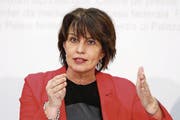 Bundesrätin Doris Leuthard spricht während einer Medienkonferenz über den Ausbau des Nationalstrassennetzes. (Bild: Keystone/Peter Klaunzer)