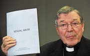 Kardinal George Pell bestreitet die Missbrauchsvorwürfe, die gegen ihn erhoben werden. (Bild: Paul Miller/EPA (Sydney, 13. November 2012))