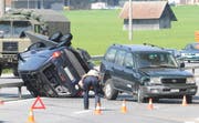 Spektakulär, zum Glück aber ohne Verletzte: Ein Unfall auf der A8 bei Sarnen. (Bild Josef Reinhard/Neue OZ)