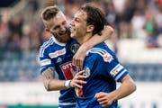 Die beiden Luzerner Torschützen jubeln: Jakob Jantscher (links) und Michael Frey. (Bild: Keystone / Alexandra Wey)