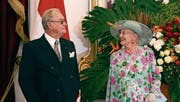 Prinz Henrik und seine Gemahlin, Königin Margrethe von Dänemark. (Bild: Azqa Harun/Getty (Jakarta, 22. Oktober 2015))