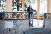 Schriftstellerin Zoë Jenny an einer Anti-Kesb-Demonstration in Zürich. (Bild: Ennio Leanza/KEY (13. März 2015))