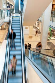 Einkaufszentren in der Region, wie hier das Emmen-Center, rüsten sich gegen die neue Konkurrenz der «Mall of Switzerland». (Bild Boris Bürgisser)