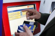Wer im Kanton Zug ein Ticket löst, muss tiefer in die Tasche greifen. (Bild Stefan Kaiser)