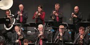 Ein Teil der The Swing Classic Big Band im Lorzensaal in Cham. (Bild: Roger Zbinden (23. September 2017))