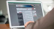 Nur etwa ein Drittel der Stellenangebote wird in Jobportalen ausgeschrieben.Bild: Christian Beutler/Keystone (Zürich, 14. April 2014)