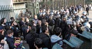 Mit riesigem Sicherheitsaufgebot ging das iranische Regime gegen die Massenproteste der vergangenen zwei Wochen vor, wie hier in Teheran. (Bild: Keystone (30. Dezember 2017))