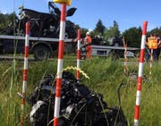Der Motor wurde aus dem Auto geschleudert. (Bild: Tele1)