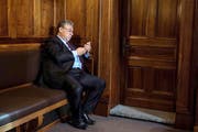 Wurde bei der Abstimmung zu längeren Ladenöffnungszeiten von der eigenen Fraktion düpiert: der Tessiner CVP-Ständerat und Fraktionschef Filippo Lombardi. (Bild: EQ/Monika Flückiger)