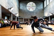 In der Maihofkirche in der Stadt Luzern gibt es nicht nur Gottesdienste. Im Bild: szenisches Chorkonzert «Carmina Burana» mit Breakdancern im Mai 2015. (Bild: Nadia Schärli / Neue LZ)
