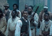 Nate Parker (Mitte) spielt den Sklavenanführer Nat Turner mit der gleichen Leidenschaft, mit der er auch Regie geführt hat. (Bild: 20th Century Fox)