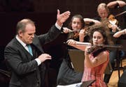 François-Xavier Roth (links) und Patricia Kopatchinskaja bei ihrem Auftritt am Lucerne Festival. (Bild: Priska Ketter/LF (Luzern, 23. August 2017))