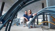 Werden im neuen Lokal die Gäste bewirten: Daniel und Karin Mätzener auf der Baustelle. (Bild: Stefan Kaiser (Rotkreuz, 27. Juni 2017))
