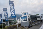 Das Hotel Stans Süd wirbt mit einem Engel für eine gute Nacht. (Bild Roger Grütter)