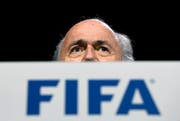 Jetzt wirds ungemütlich für Sepp Blatter: Die Bundesanwaltschaft ermittelt nun auch gegen den Fifa-Präsidenten. (Bild: Fifa/Getty)