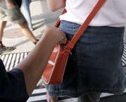 Taschendiebstahl. (Symbolbild Bruno A. Arnold/Neue ZZ)