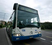 Ein Bus dieser Linie hat eine Vollbremsung vor der gestürzten Fussgängerin hingelegt. (Bild: Archiv Neue LZ)