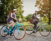 Mit Motor: Nebst den E-Mountainbikes sind auch Retrovelos im Trend wie zum Beispiel die Modelle Juna von Diamant. (Bilder: PD)