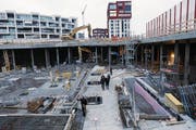 Grundsteinlegung bei der Suurstoffi in Rotkreuz. (Bild: Werner Schelbert (22. Februar 2018))