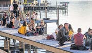 Auf dem Steg am See lässt es sich gut entspannen. (Bild: Andreas Busslinger)