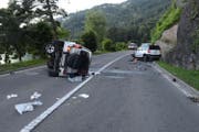 Beide Autos erlitten beim Unfall Totalschaden. (Bild: Luzerner Polizei)