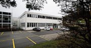 Im ersten Stock dieses Gebäudes an der Sihlbruggstrasse soll das Fitnesscenter Basefit.ch einziehen. (Bild: Stefan Kaiser (Baar, 6. März 2017))