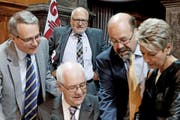 Georges Theiler (Mitte hinten) mit seinen Parteikollegen (von links) Thomas Hefti, Hans Altherr, Joachim Eder und Karin Keller-Sutter während der letzten Herbstsession im Ständerat. (Bild: Keystone/Peter Klaunzer)