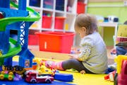 Der Regierungsrat glaubt nicht an schlechtere Arbeitsbedingungen und einen Abbau bei der Kinderbetreuung bei einer Auslagerung der Kita des Luzerner Kantonsspitals. (Symbolbild: LZ)