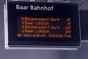 Computerdefekt: Die digitalen Abfahrtstafeln am Bahnhof Baar fielen für gut drei Wochen aus. (Bild: Werner Schelbert (Zuger Zeitung))