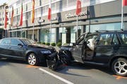 Die Lenker prallten frontal ineinander. (Bild: Zuger Polizei)
