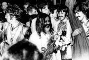 Maharishi Mahesh Yogi trifft die Beatles 1967 in Wales. (Bild Keystone)