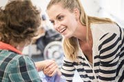 Franziska Bodul hat ihren Schicksalsschlag überwunden und in ihrem neuen Job als Arbeitsagogin in der Stiftung für Schwerbehinderte Luzern (SSBL) ihr Glück gefunden. (Bild: Manuela Jans / Neue LZ)