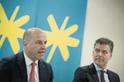 CEO Daniel Salzmann und Verwaltungsratspräsident Mark Bachmann an der gestrigen Bilanzmedienkonferenz. (Bild: Pius Amrein (Luzern, 31. Januar 2017))