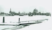 Der zugefrorene See 1929, fotografiert vom Schwanenplatz aus. Im Hintergrund der alte Bahnhof. Links daneben das Internationale Kriegs- und Friedensmuseum, das 1931 abgerissen wurde; heute steht dort das KKL Luzern. (Bild: Stadtarchiv (F2a/Naturereignisse/06:07))