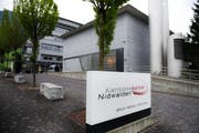 Beim Eingang ins Nidwaldner Kantonsspital in Stans. (Bild: Corinne Glanzmann / Neue LZ)