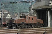 Ce 6/8 II 14253 wartet 1981 vor der Elektroremise in Erstfeld auf den Einsatz. (Bild: PD)
