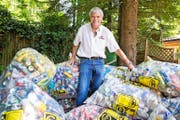 Bruno Torelli aus Goldau, genannt «Büchsli Bruno», sammelt aus Leidenschaft Metallabfälle ein. (Bild: PD)