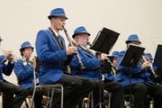 Die Feldmusik Malters, unter der Leitung von Roli Bannwart, musiziert nun in den Farben blau-schwarz. (Bild: Corinne Glanzmann (10. September 2017))
