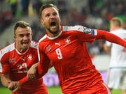 Der Jubel von Siegern: Haris Seferovic und Xherdan Shaqiri freuen sich über den Treffer zum 1:0. (Bild: KEYSTONE/AP MTI/TAMAS KOVACS)