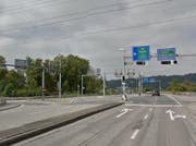 Hier bei der Autobahneinfahrt auf die A14 in Richtung Zug kam es zur Kollision. (Bild: Maps Google)
