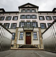 Das architektonisch bedeutende Schulhaus Athene symbolisiert den Wandel des Zuger Schulwesens. (Bild: Stefan Kaiser)