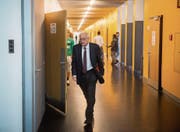 Antonio Simona in einem Gang des Bundesasylzentrums in Losone. (Bild: Simon Golay/Keystone (Losone, 23. April 2016))