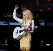 «Unsere Welt wird immer schneller, lauter und komplizierter. Damit wächst die Sehnsucht nach einem simplen Gegenpol», sagt Dolly Parton. (Bild: Keystone)