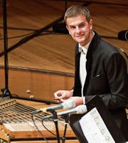 Moderator am Hackbrett: Nicolas Senn bei einem früheren Auftritt an der Volksmusik-Gala des World Band Festival. (Bild: Nadia Schärli)