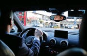 Hat die Verkehrsregeln im Blick: Fahrlehrer Sven Meier. (Bild Stefan Kaiser)