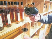 Das Destillat aus Zuckerrübenmelasse hat fruchtig-würzige Aromen. (Bild: Andreas Bättig)